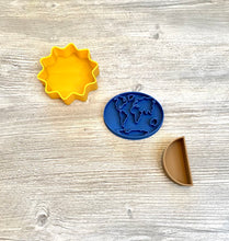 Load image into Gallery viewer, Earth Moon and Sun sensory trays
